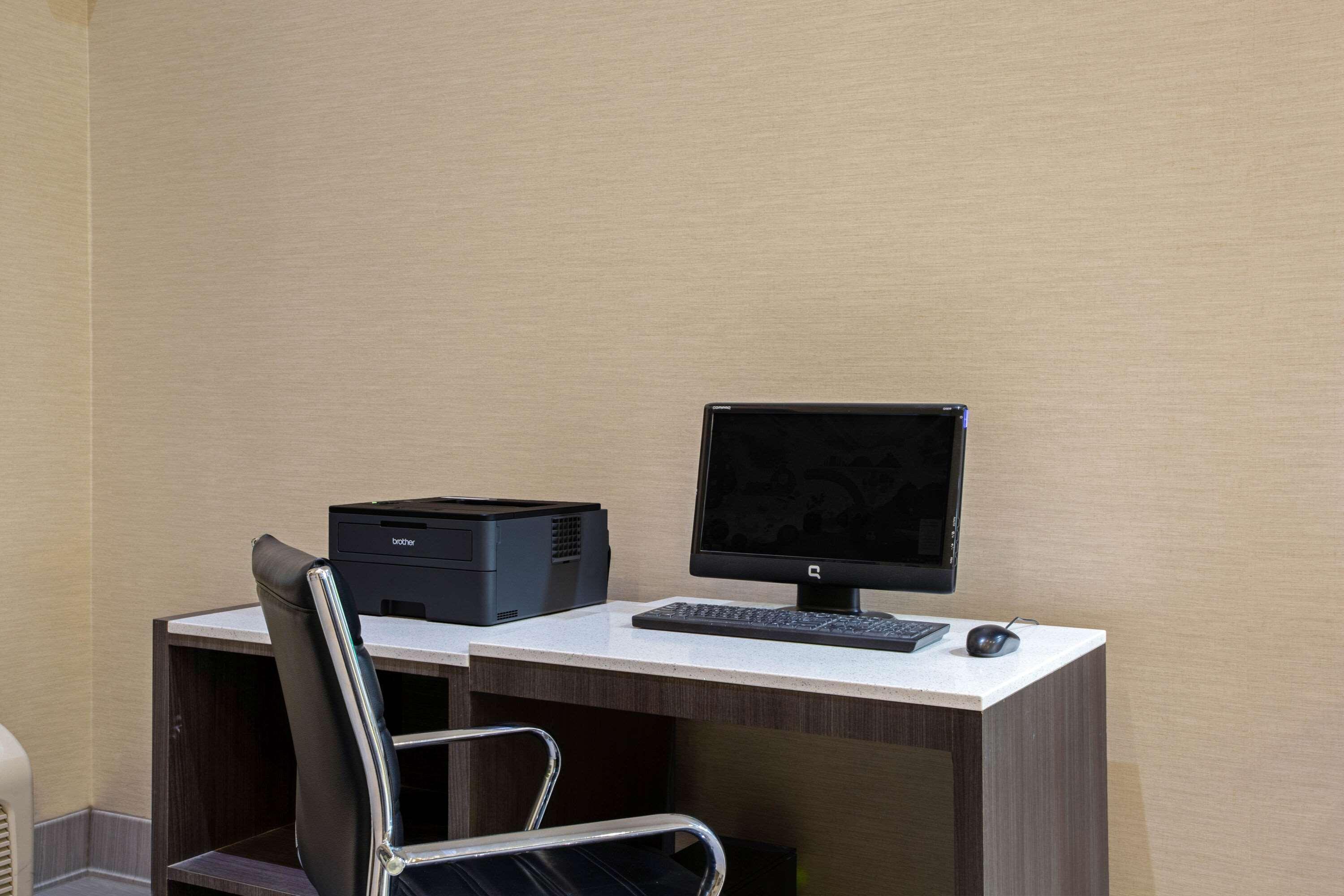 La Quinta Inn By Wyndham Radford Exteriér fotografie