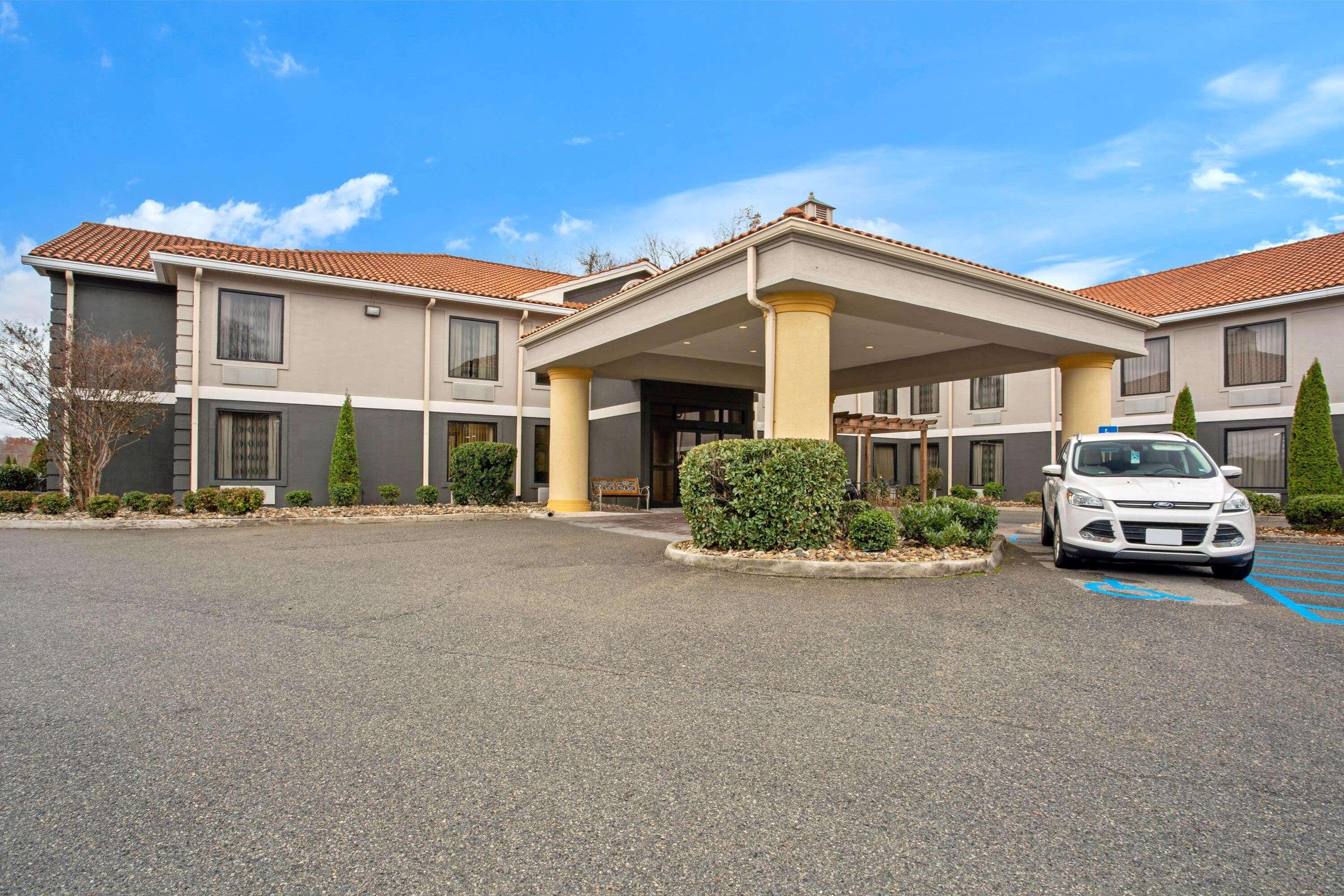 La Quinta Inn By Wyndham Radford Exteriér fotografie