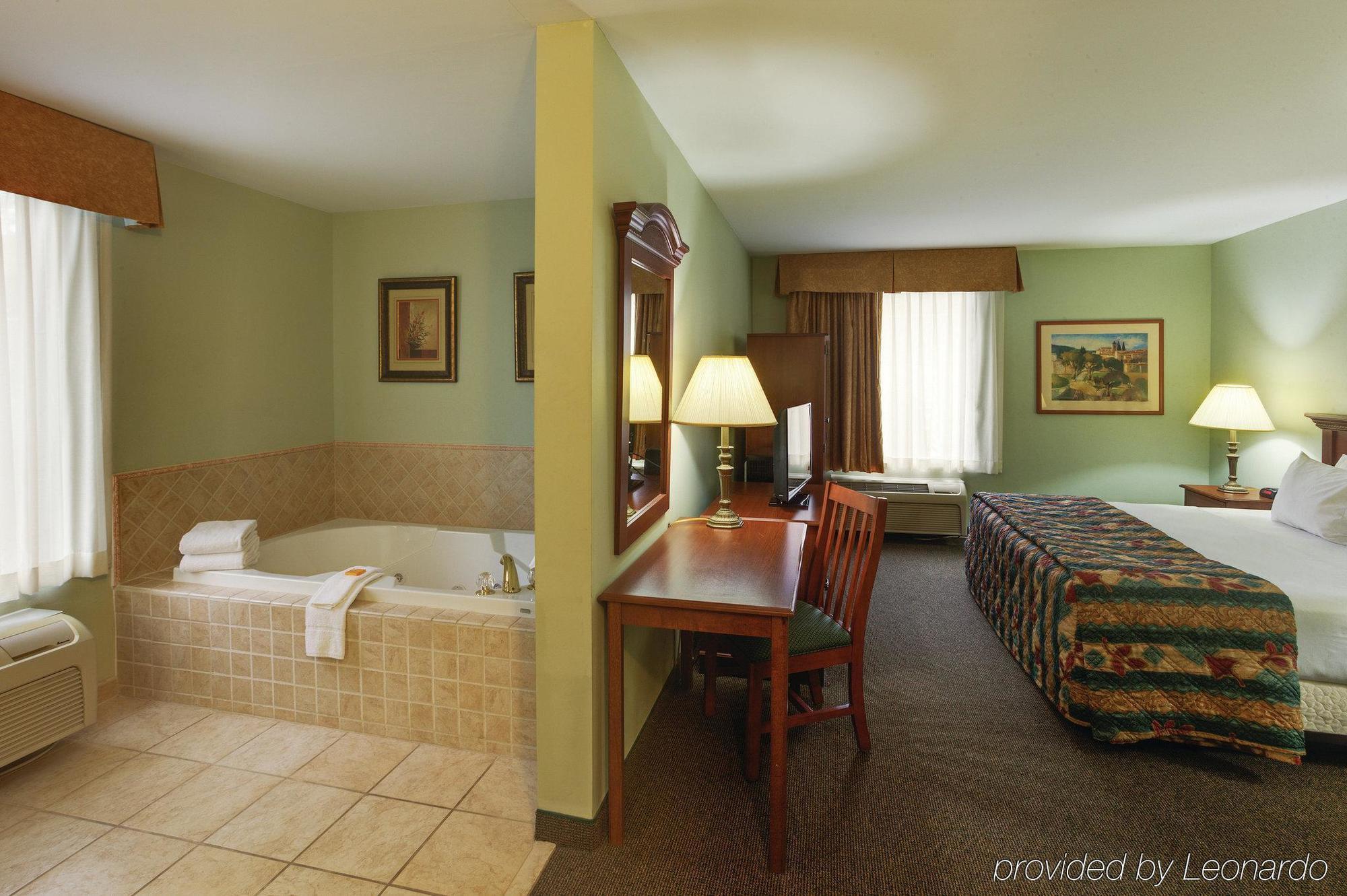 La Quinta Inn By Wyndham Radford Exteriér fotografie